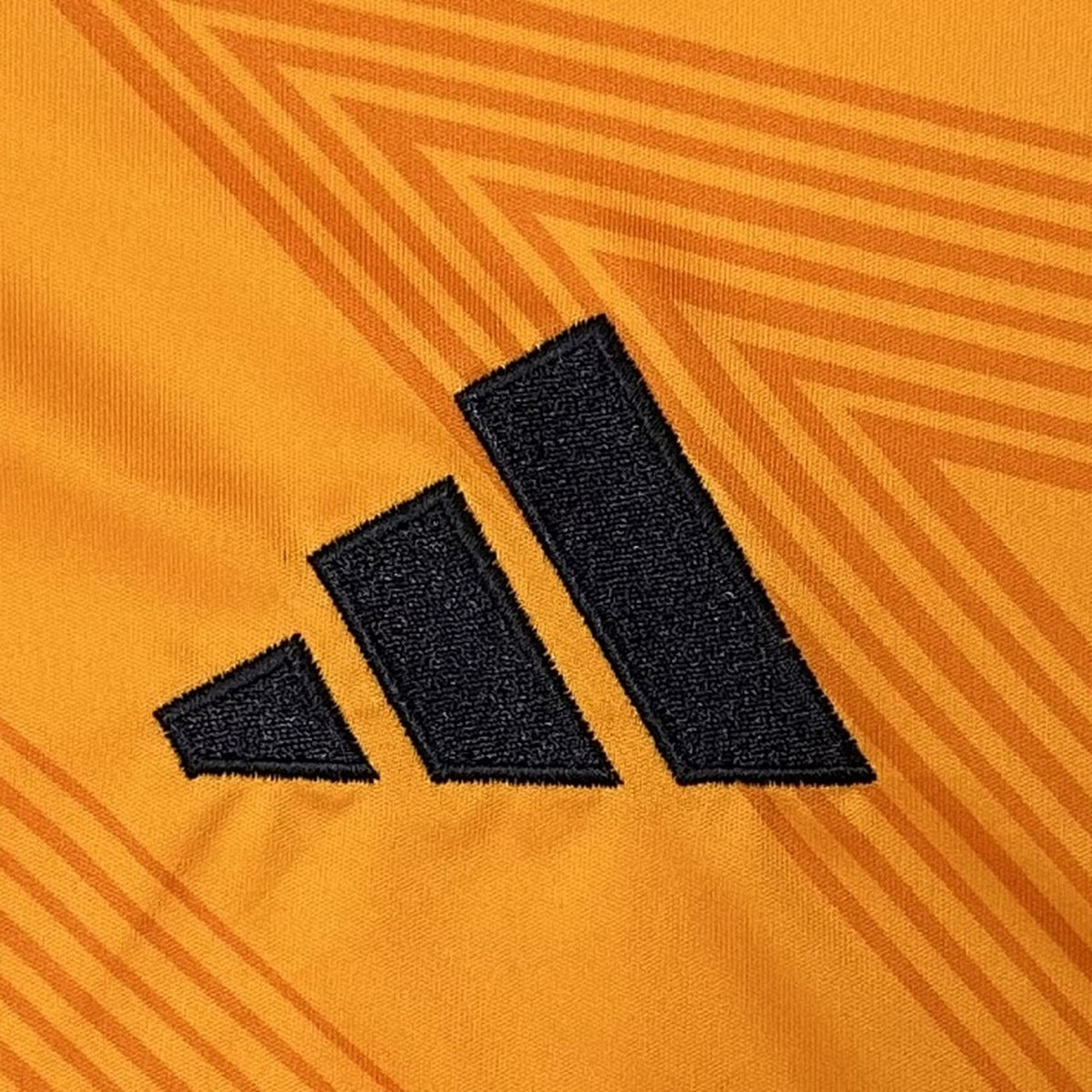 Jersey Real Madrid 2024-25 Visitante naranja, foto 5 de 6