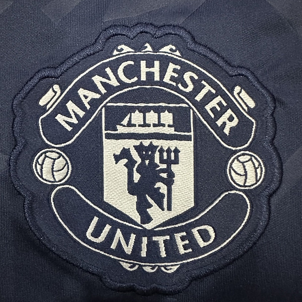 Jersey Manchester United 2024-25 Visitante azul marino, foto 5 de 5