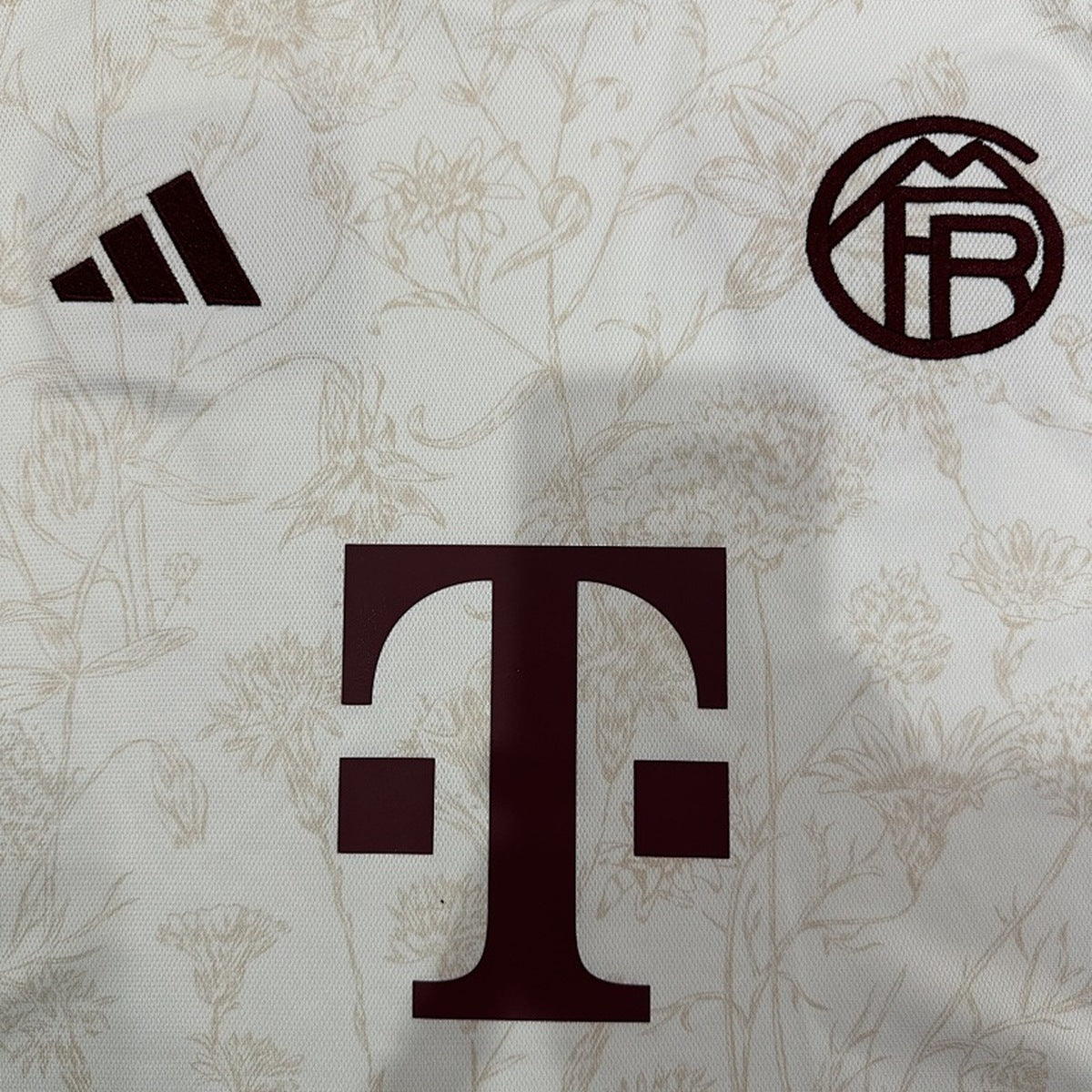 Jersey Bayern Múnich 2023-24 Tercero blanco, foto 5 de 8