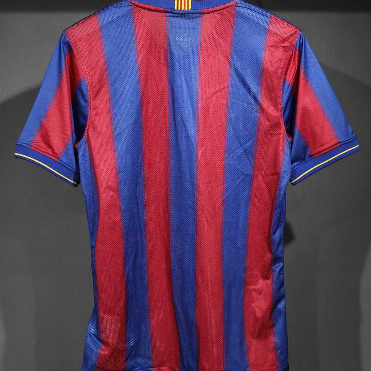 Jersey FC Barcelona 2009-10 Local rojo, foto 4 de 6
