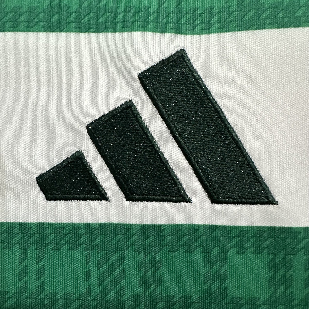Jersey Celtic 2025-26 Local blanco, foto 5 de 7