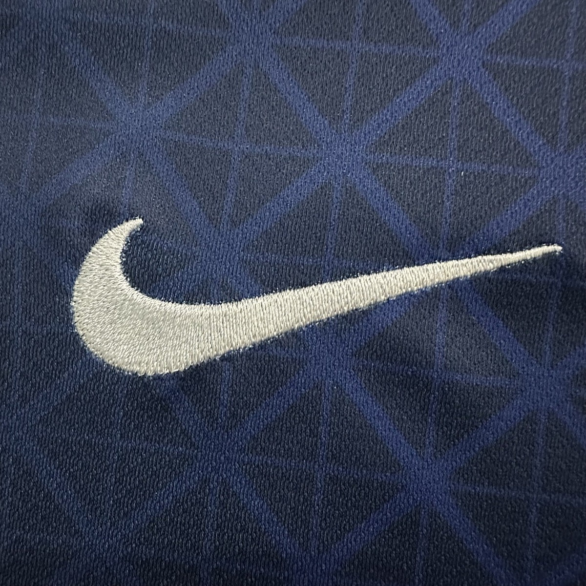 Jersey Paris Saint-Germain 2025-26 Local azul marino, foto 5 de 6