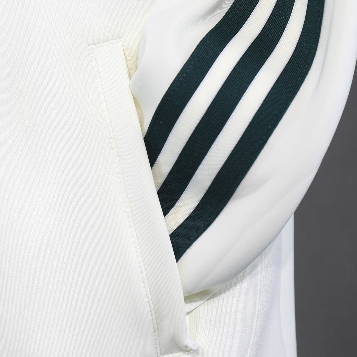 Chamarra Real Madrid adidas TRACK TOP Retro 2026 Blanca blanco, foto 4 de 7