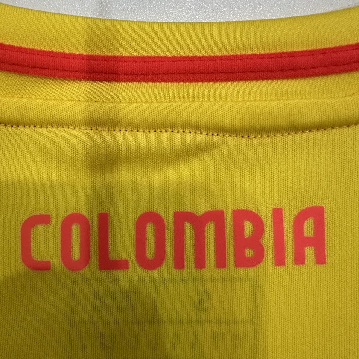 Jersey Colombia 2024 Local amarillo, foto 6 de 7