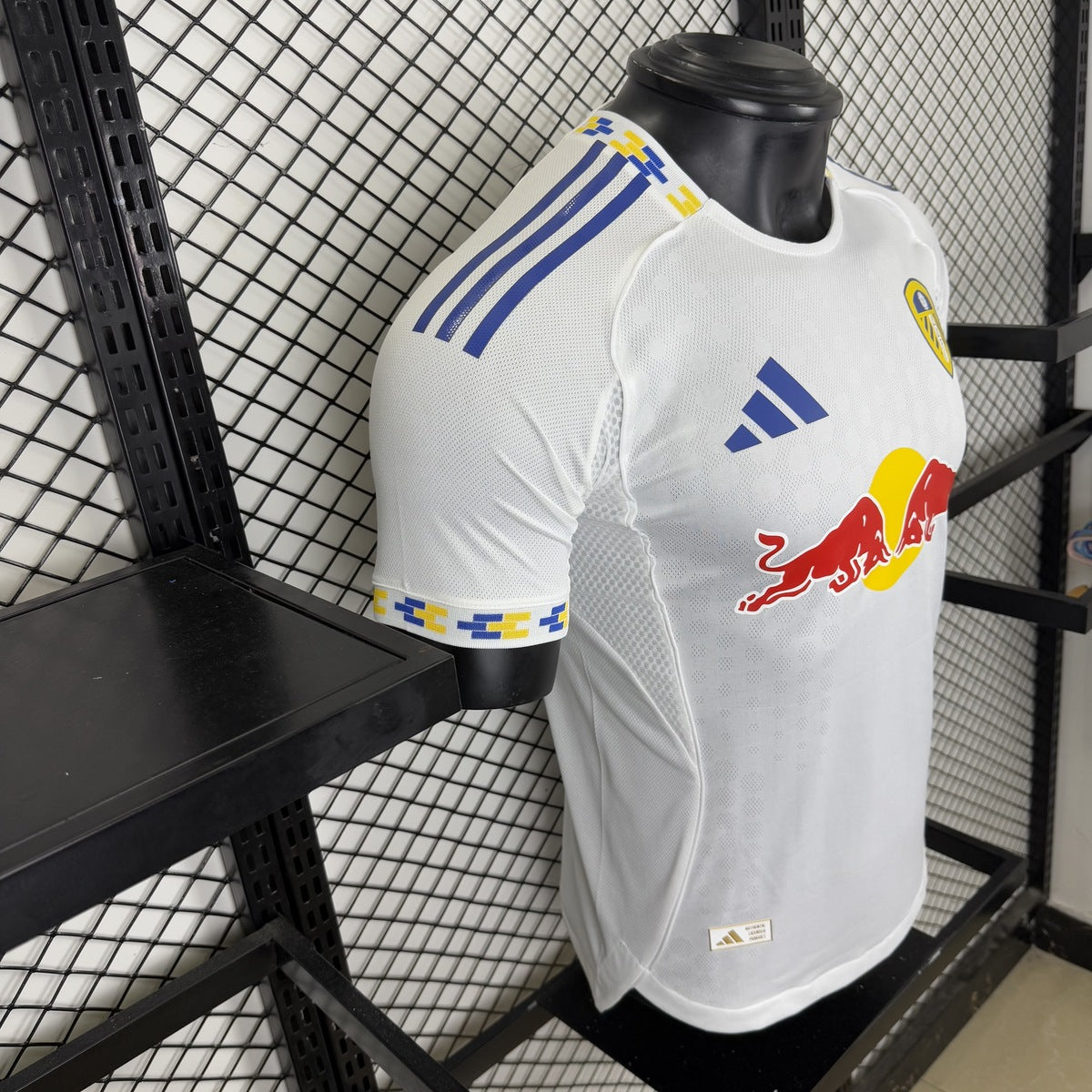 Jersey Leeds United 2025-26 Local blanco, foto 7 de 9