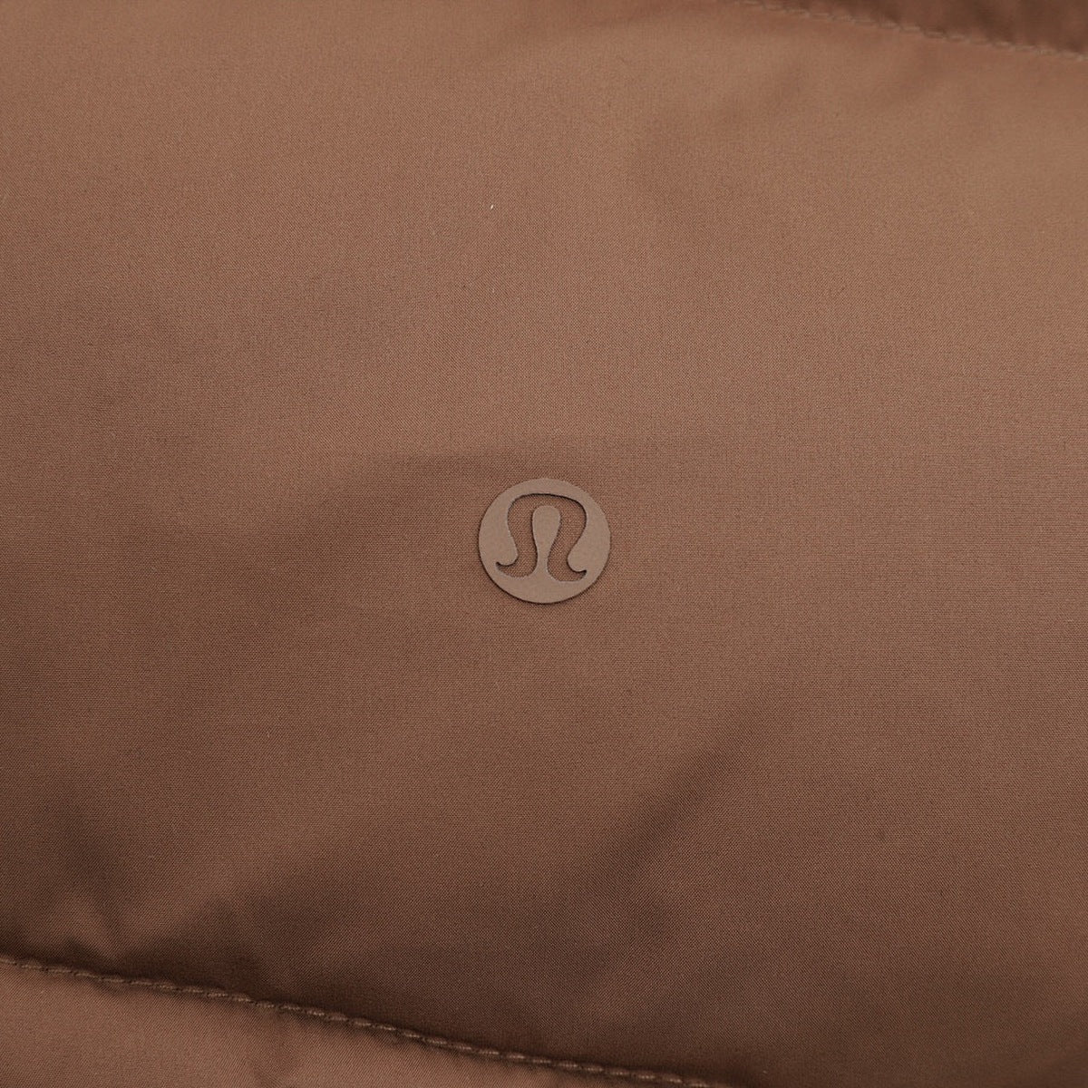 Chamarra de Plumas lululemon Wunder Puff 5 Paneles Café, foto 3 de 9