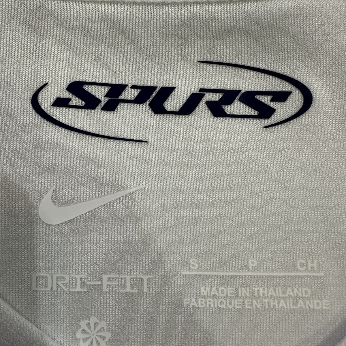 Jersey Tottenham 2025-26 Local blanco, foto 6 de 8