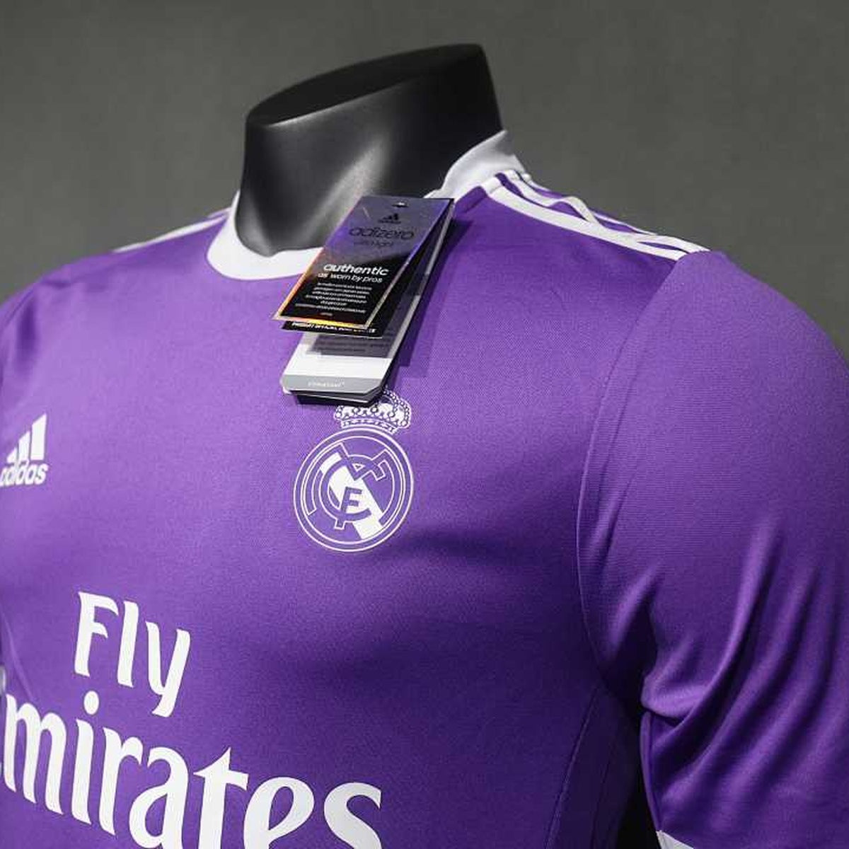 Jersey Real Madrid 2016-17 Visitante morado, foto 7 de 9