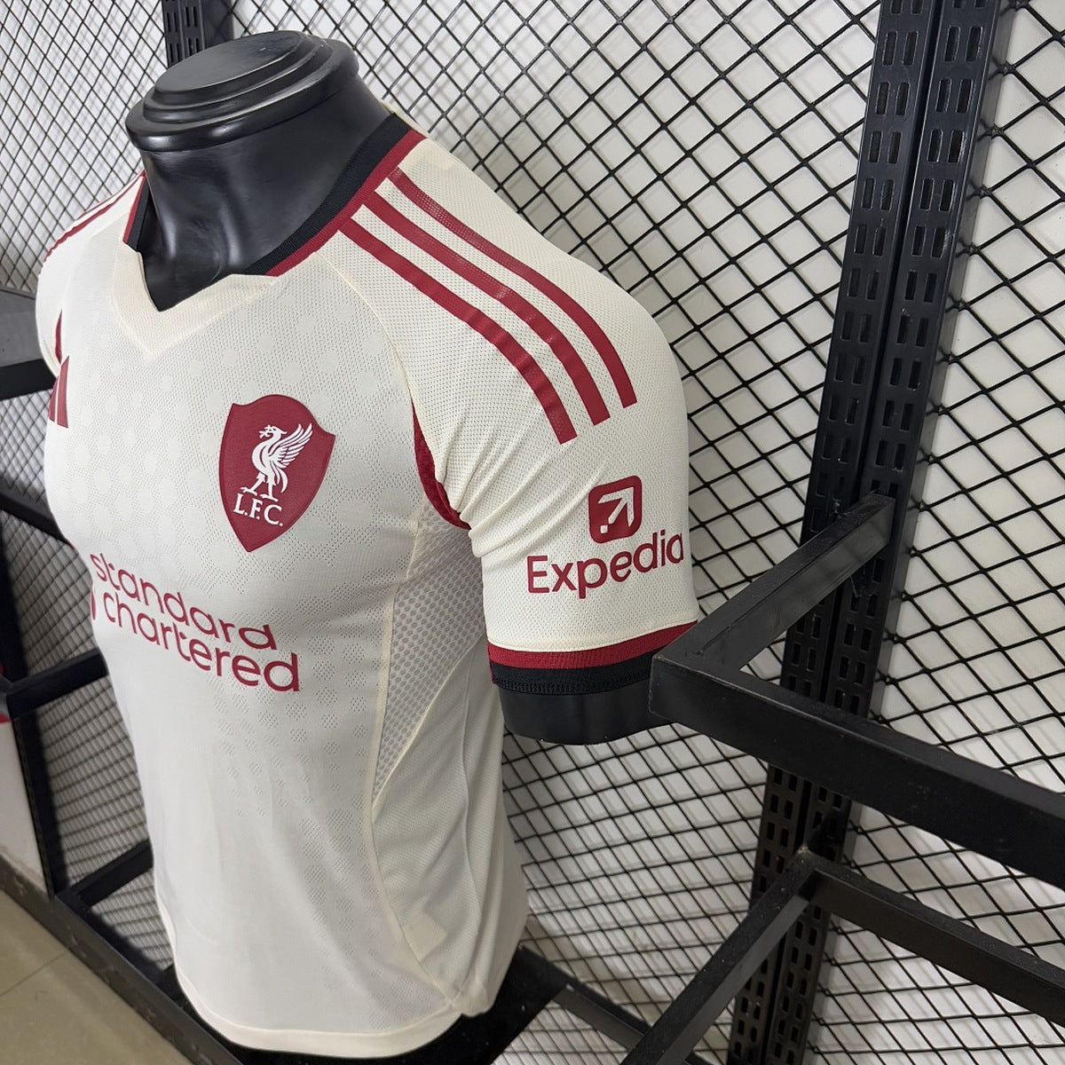 Jersey Liverpool 2025-26 Visitante beige, foto 7 de 9