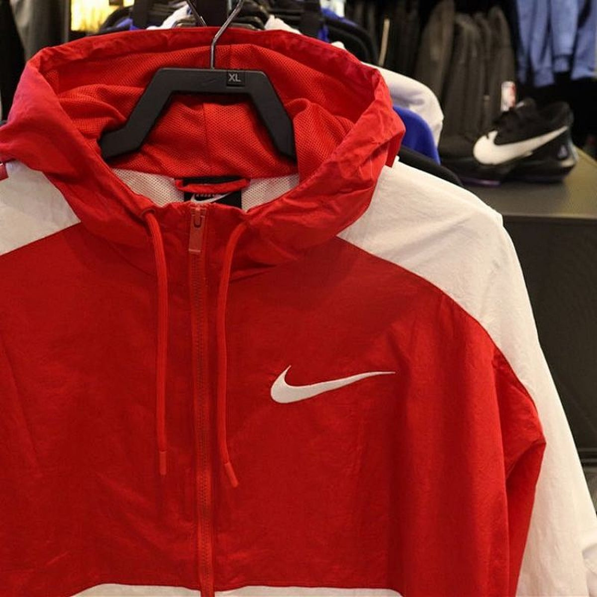 Chamarra Nike Cortavientos Swoosh Grande, foto 6 de 8