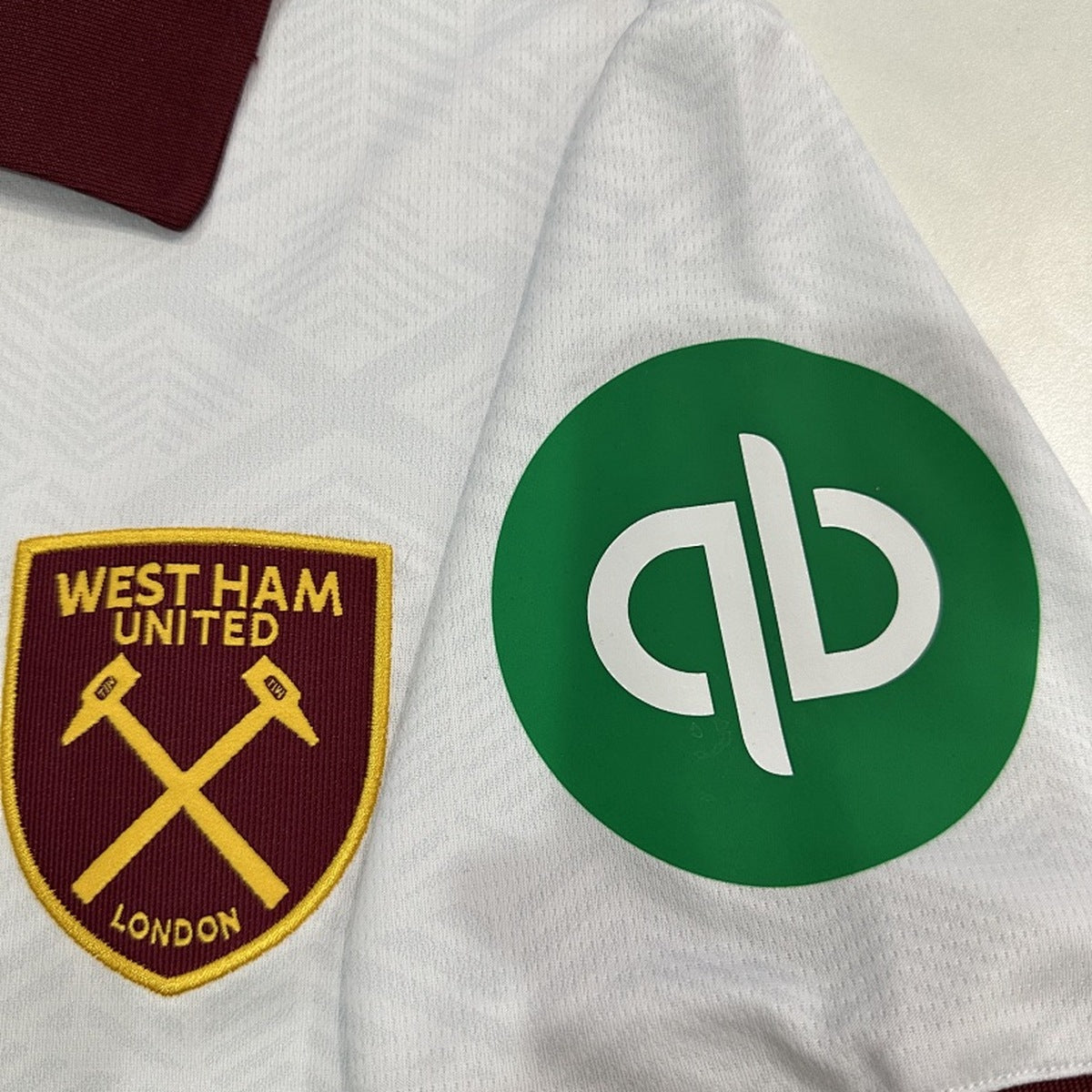 Jersey West Ham United 2024-25 Tercero blanco, foto 6 de 7