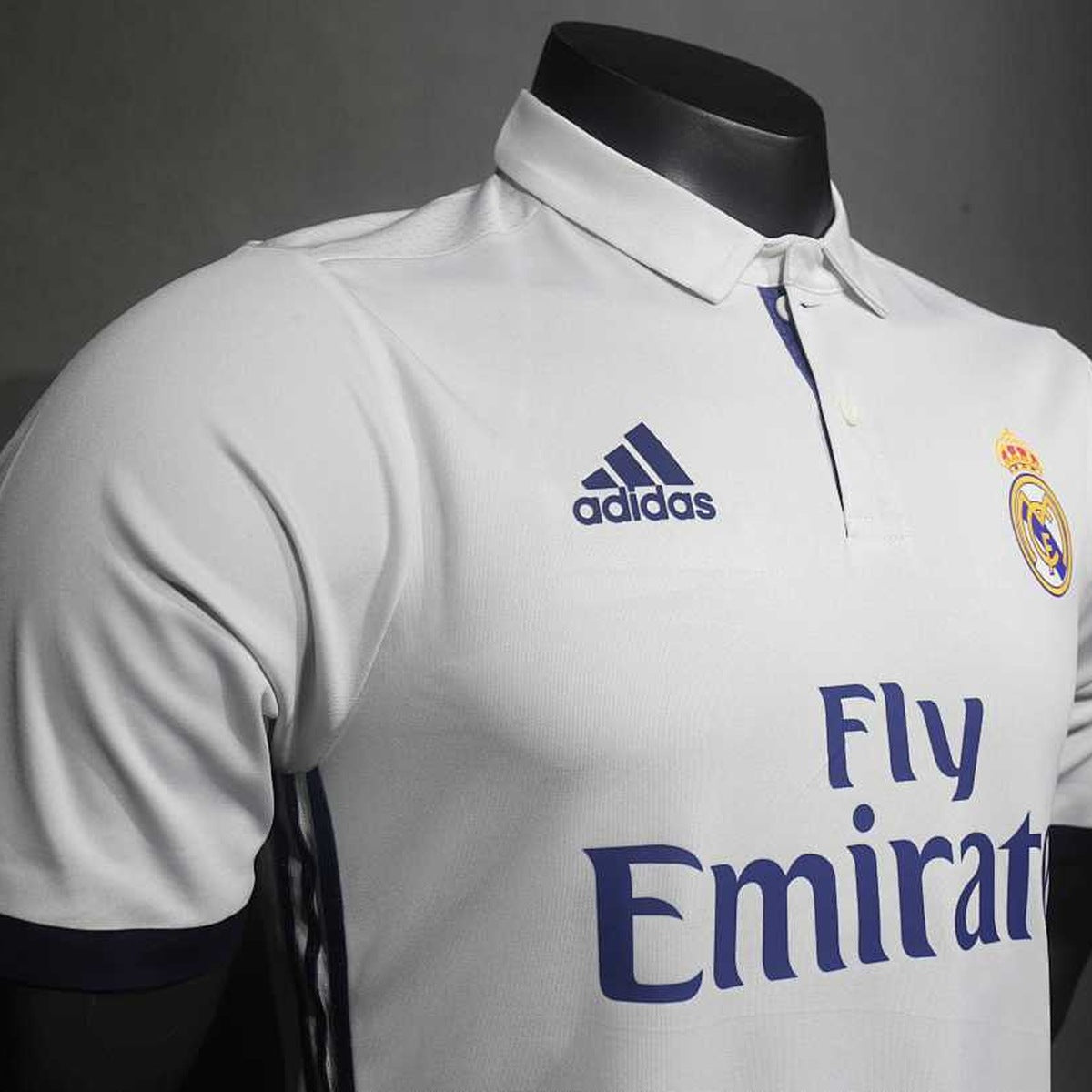 Jersey Real Madrid 2016-17 Local blanco, foto 3 de 12