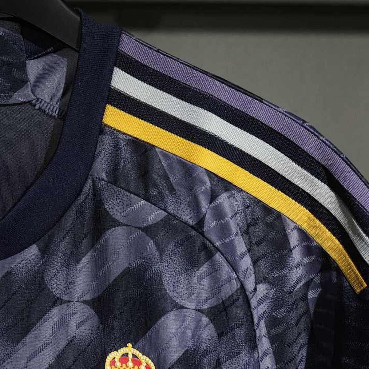 Jersey Real Madrid 2023-24 Visitante azul marino, foto 6 de 6