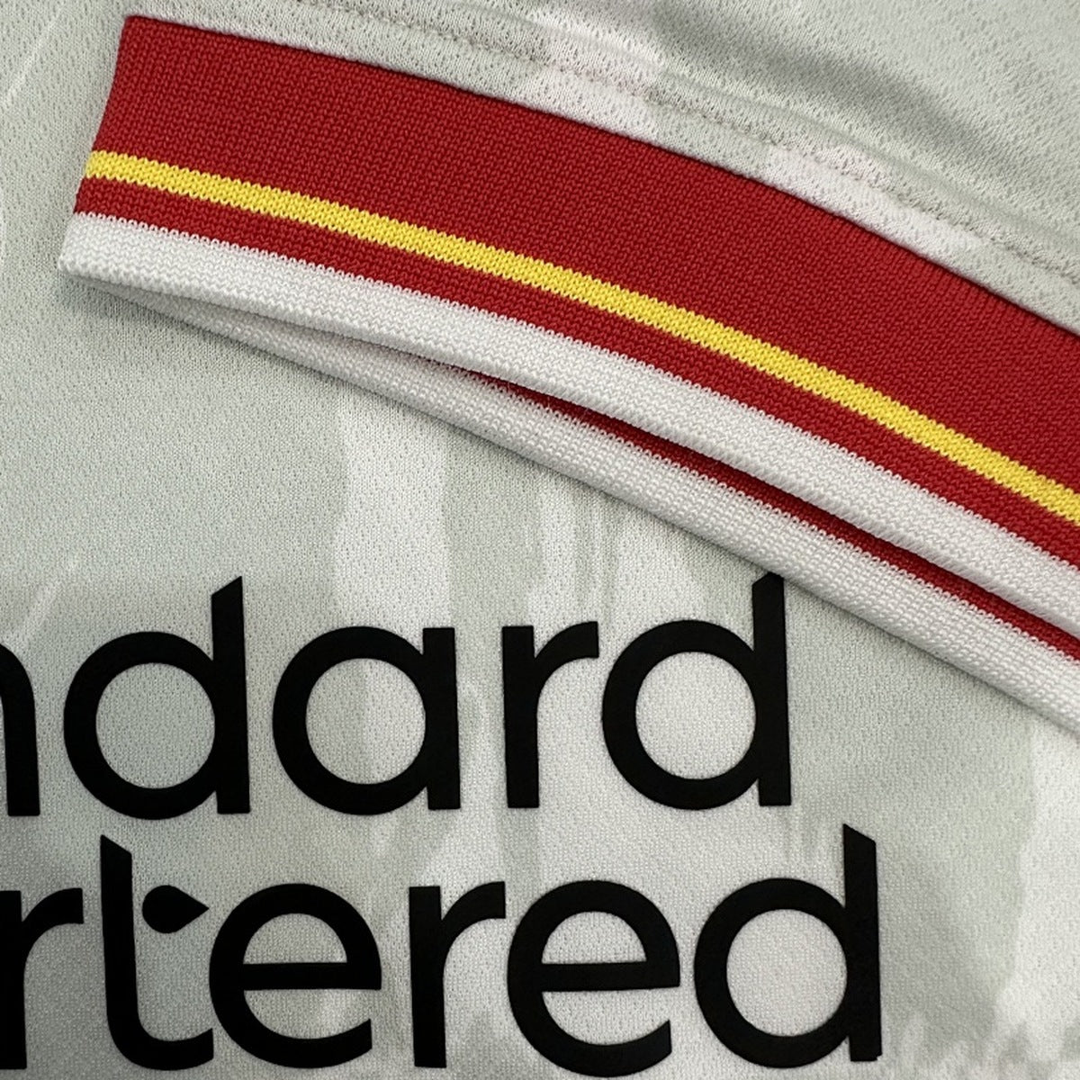 Jersey Liverpool 2024-25 Tercero blanco, foto 6 de 7