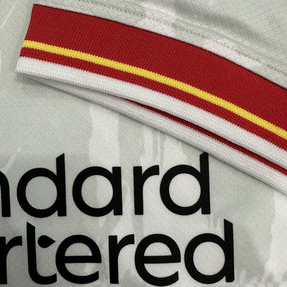 Jersey Liverpool 2024-25 Tercero blanco, foto 6 de 7