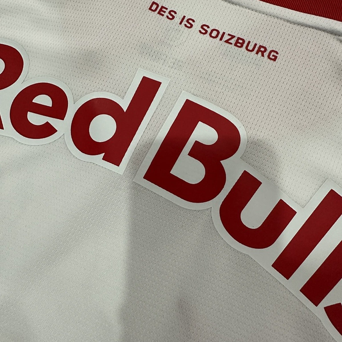 Jersey Red Bull Salzburg 2025-26 Local blanco, foto 6 de 8