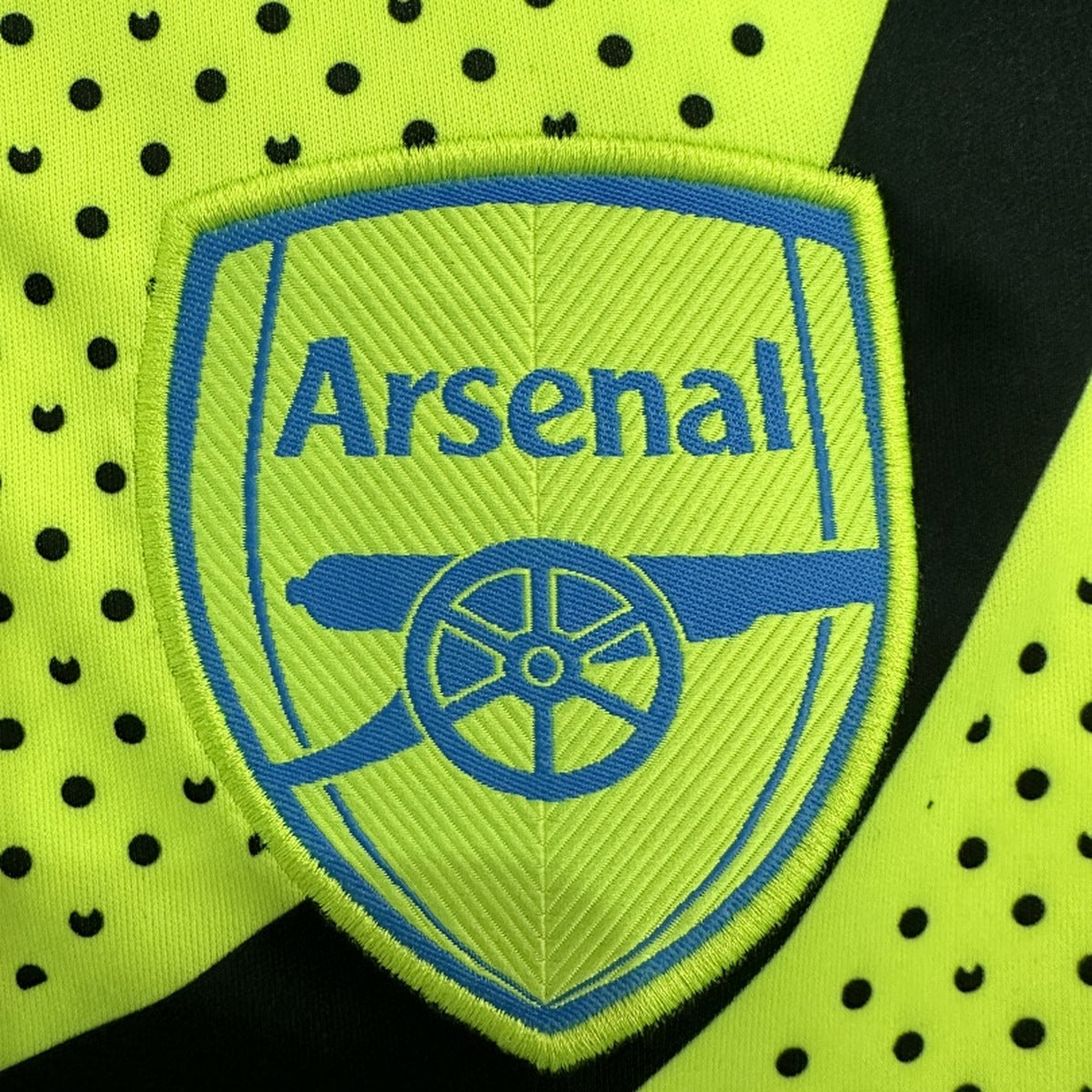 Jersey Arsenal 2023-24 Visitante amarillo, foto 6 de 7