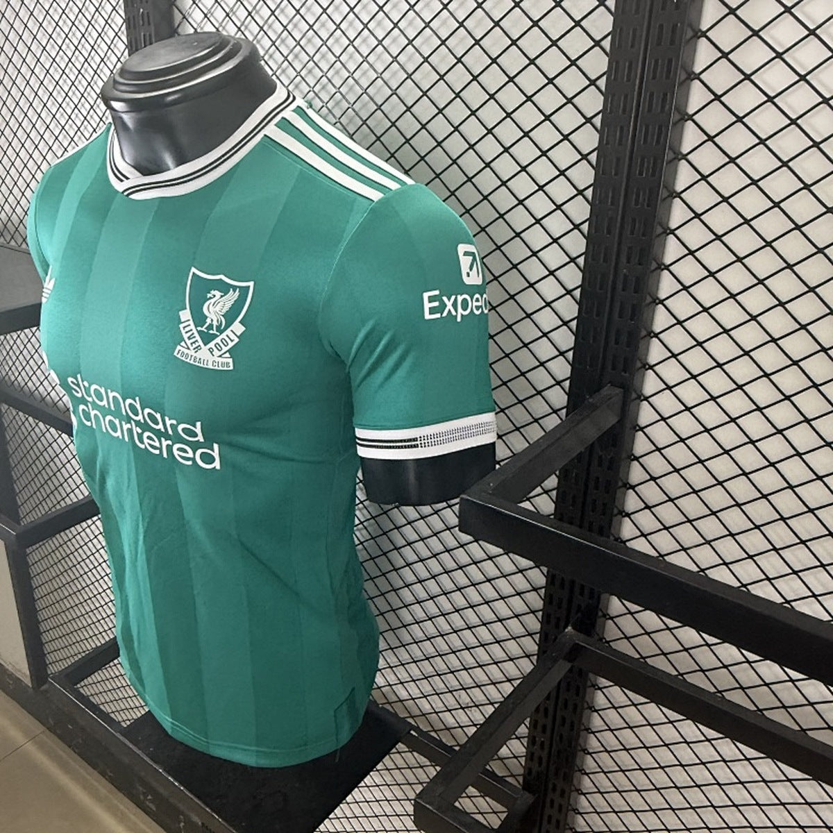 Jersey Liverpool 2025-26 Tercero verde, foto 8 de 11