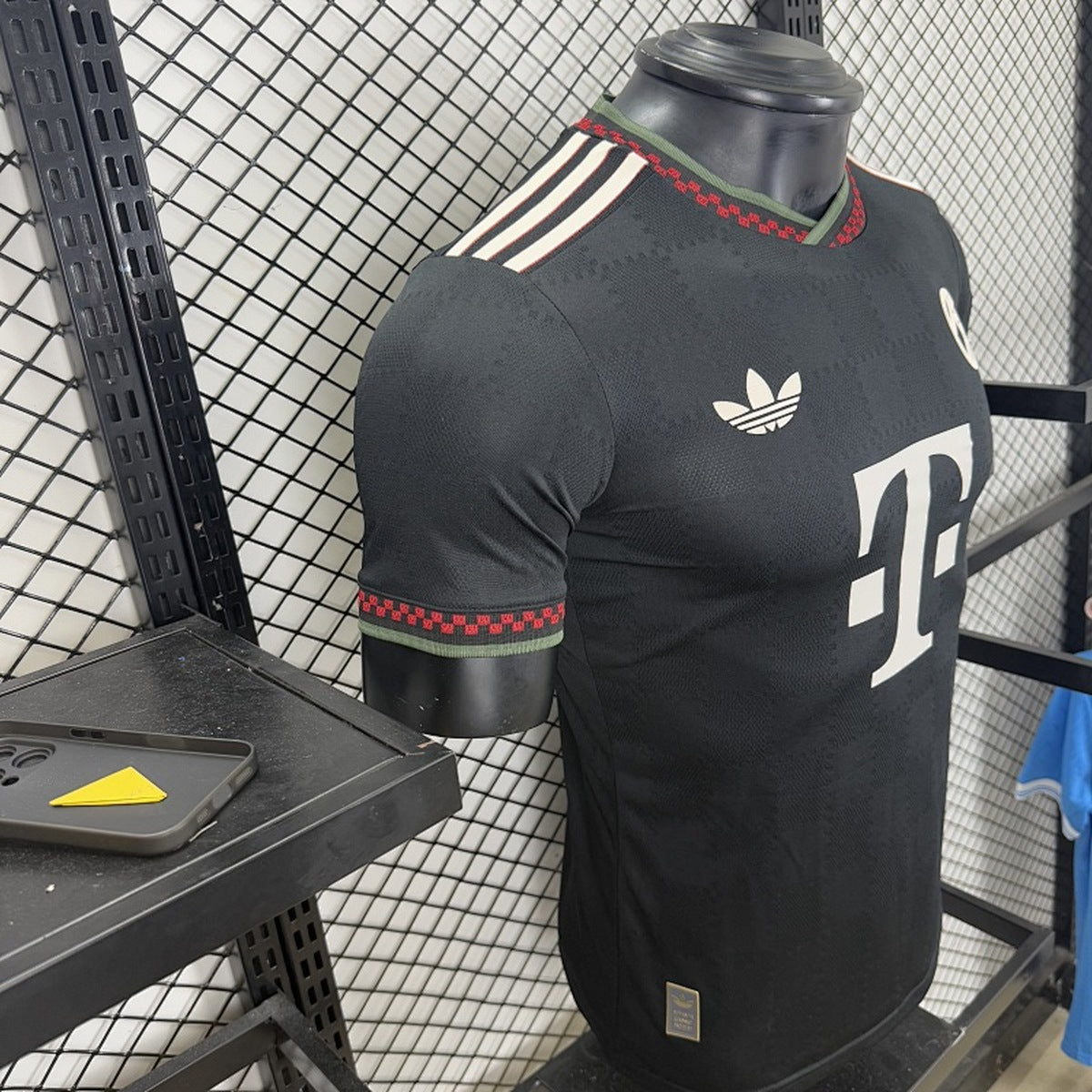 Jersey Bayern Múnich 2025-26 Tercero negro, foto 8 de 11