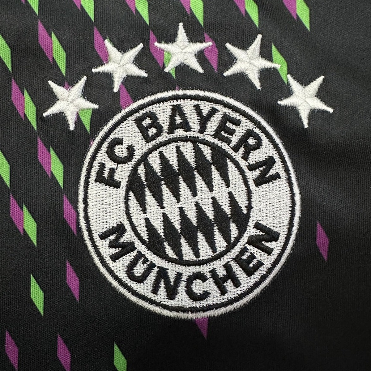 Jersey Bayern Múnich 2023-24 Visitante negro, foto 7 de 9