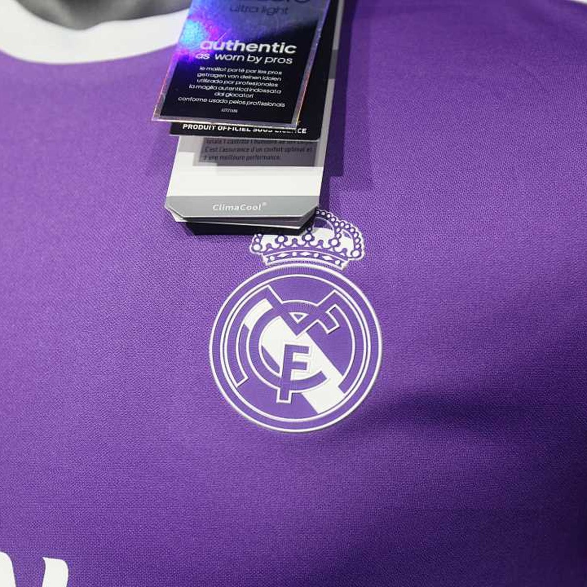 Jersey Real Madrid 2016-17 Visitante morado, foto 8 de 9