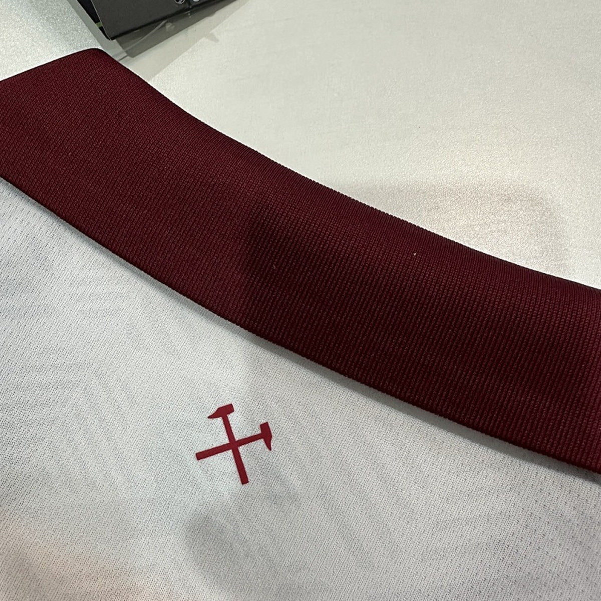 Jersey West Ham United 2024-25 Tercero blanco, foto 7 de 7