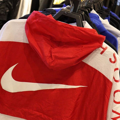 Chamarra Nike Cortavientos Swoosh Grande, foto 7 de 8