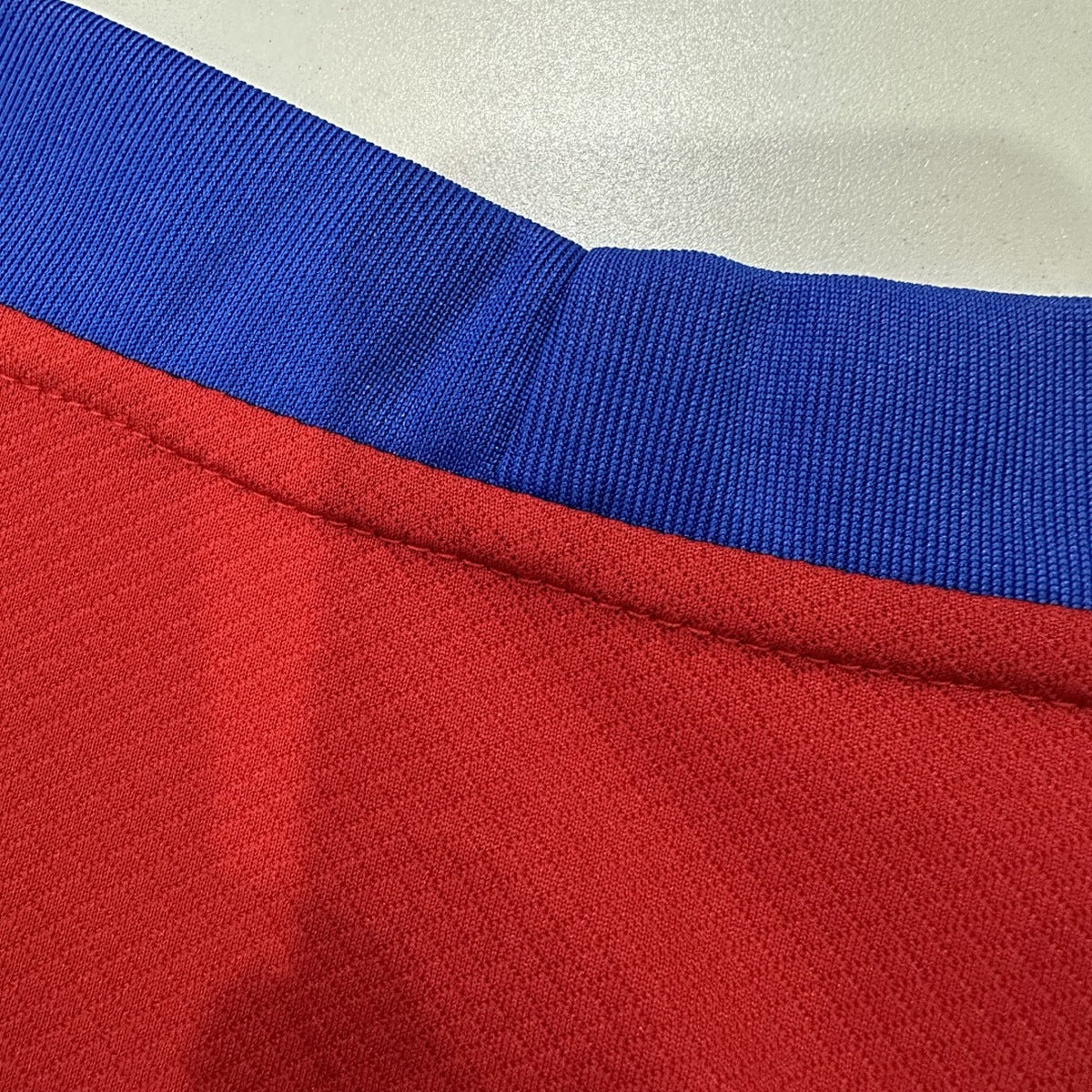 Jersey Paris Saint-Germain 2025-26 Tercero rojo, foto 7 de 8