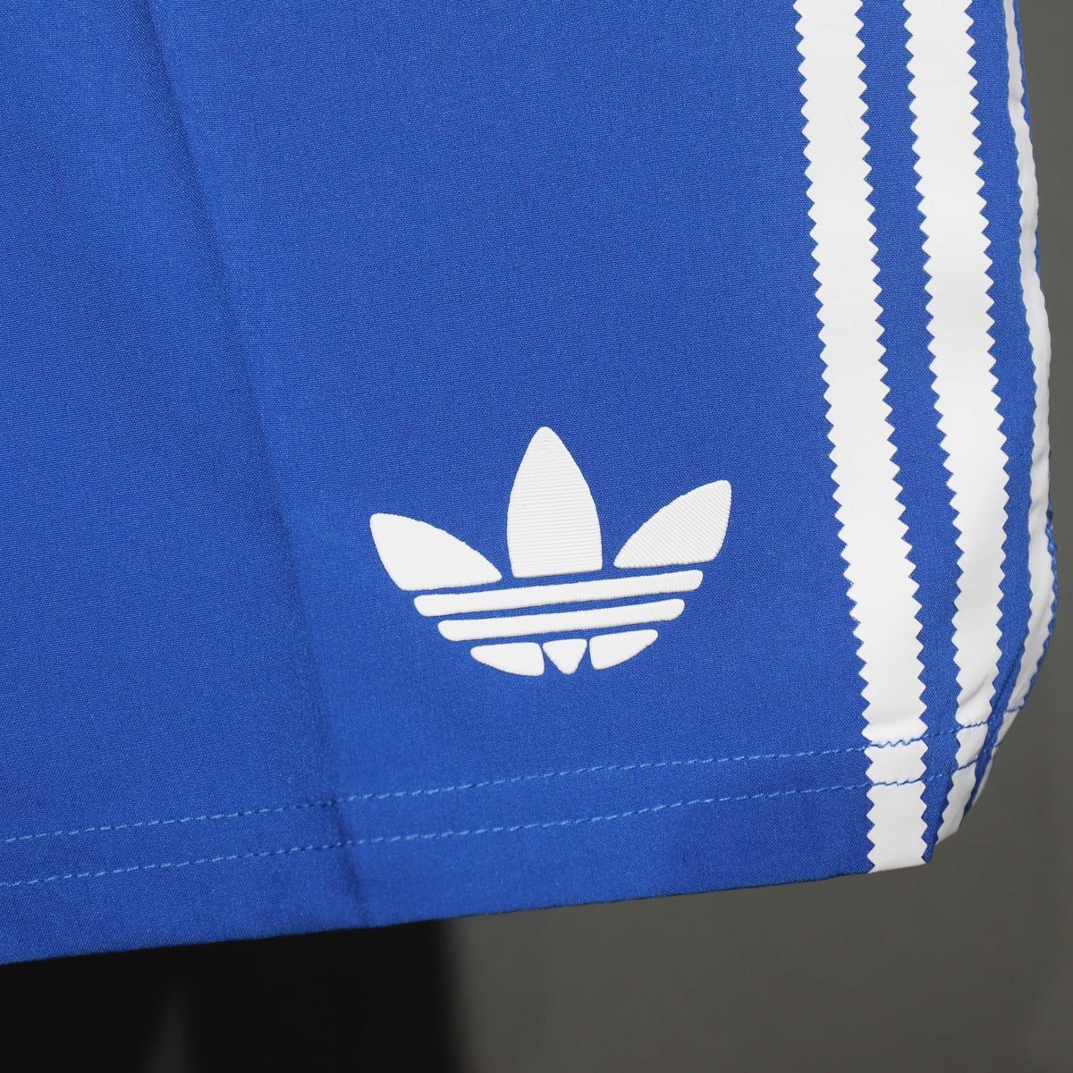 Short Real Madrid adidas 2025 Tercero azul, foto 3 de 4
