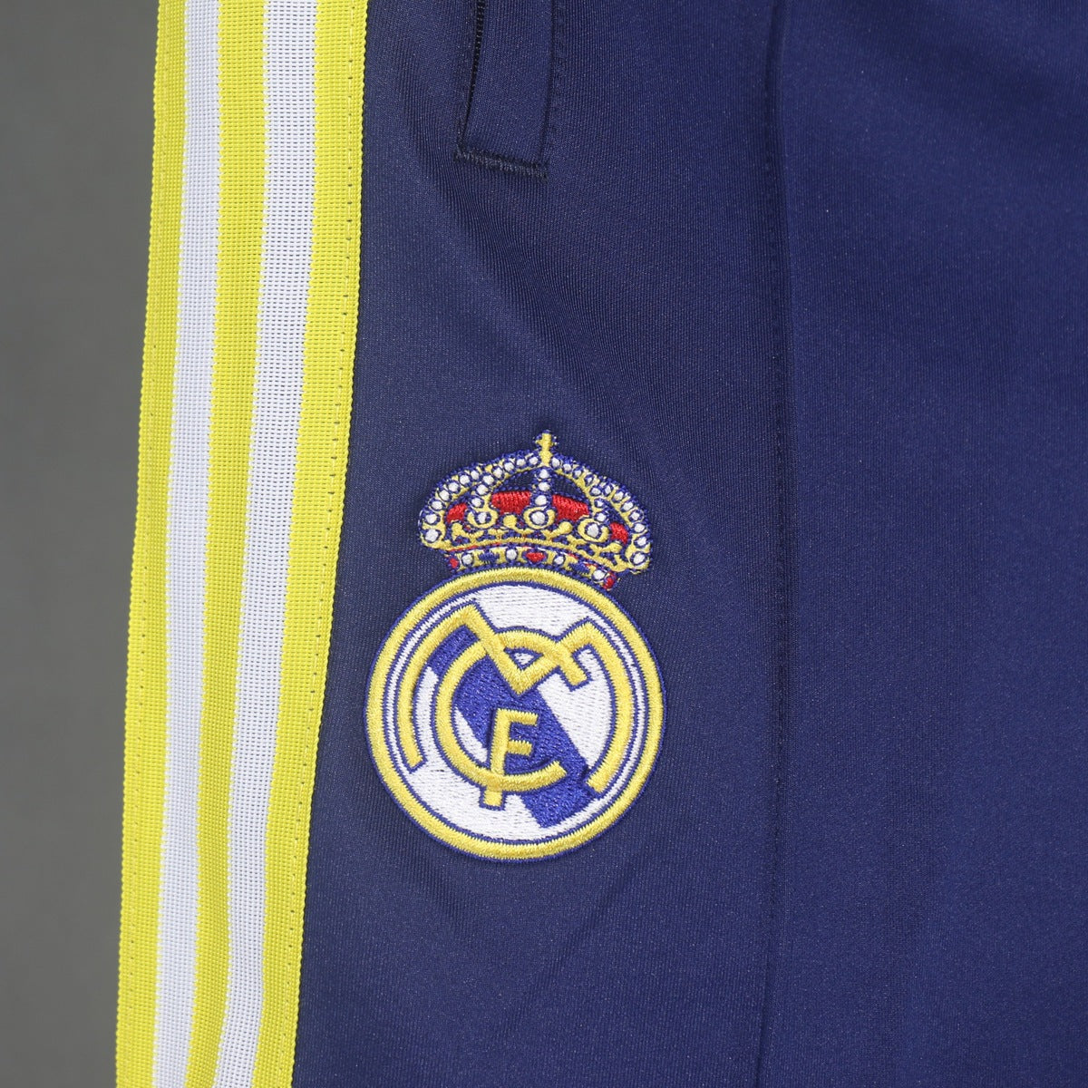 Conjunto Real Madrid adidas TRACK TOP Retro 2026 Azul marino, foto 3 de 11