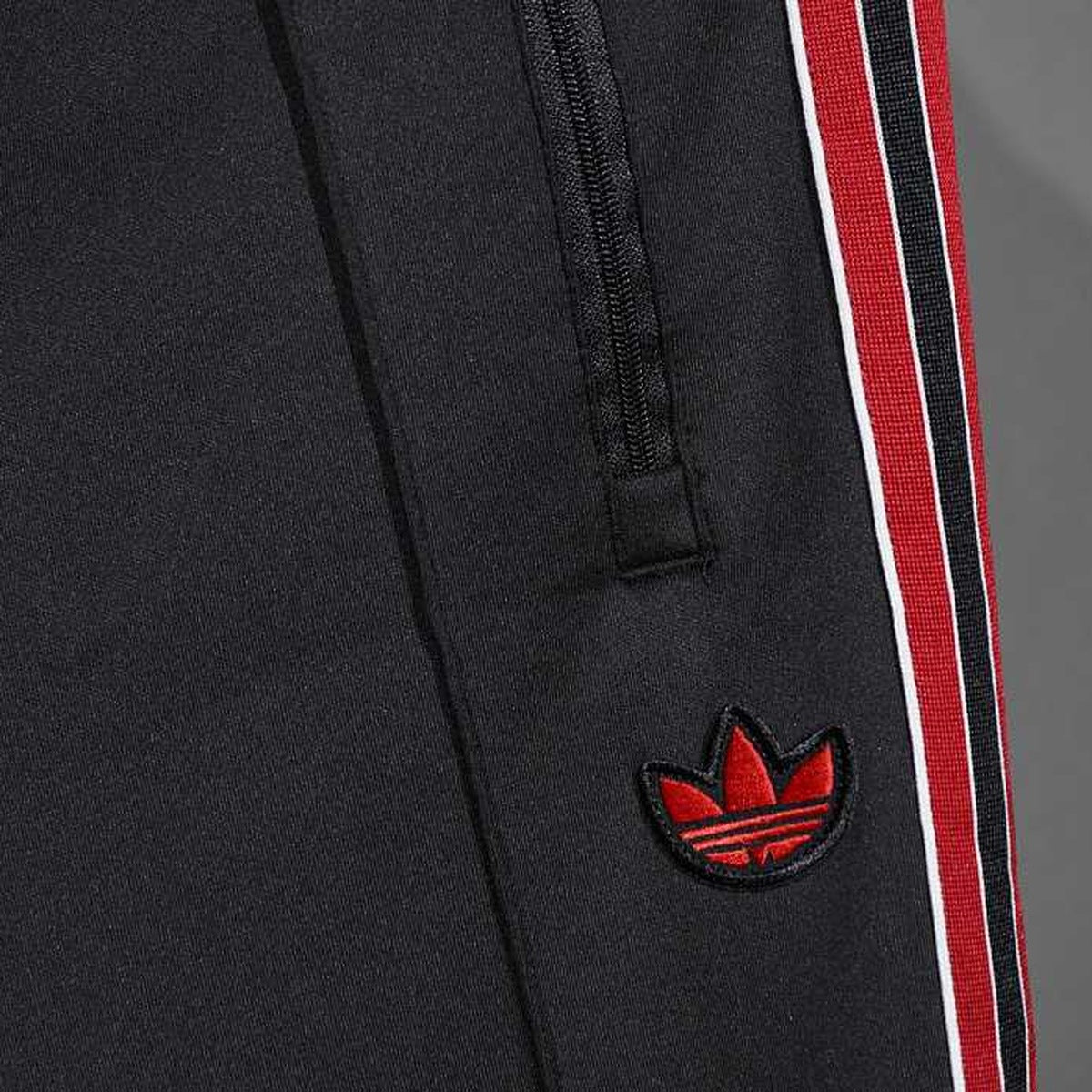 Conjunto Manchester United adidas Clásico Retro Negro, foto 6 de 15