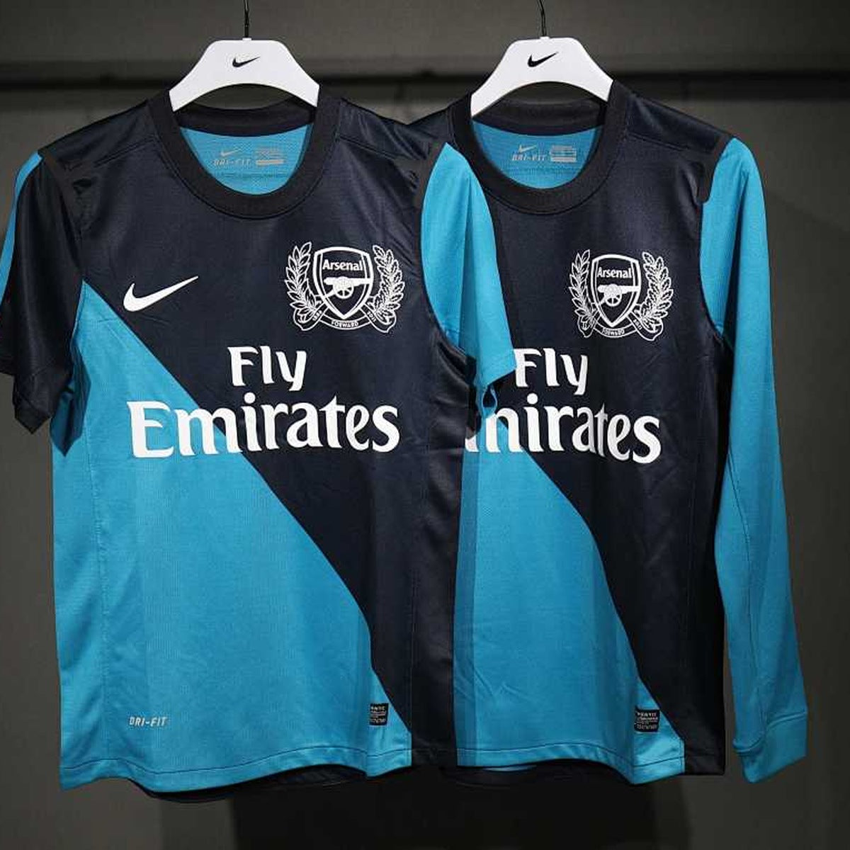 Jersey Arsenal 2011-12 Visitante azul, foto 4 de 7