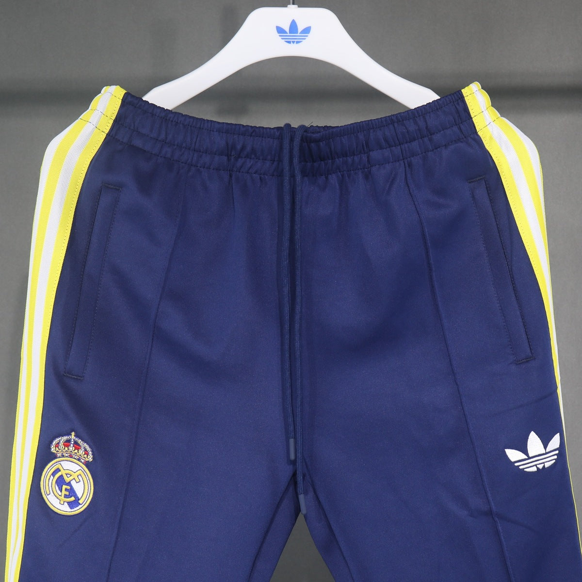 Conjunto Real Madrid adidas TRACK TOP Retro 2026 Azul marino, foto 4 de 11