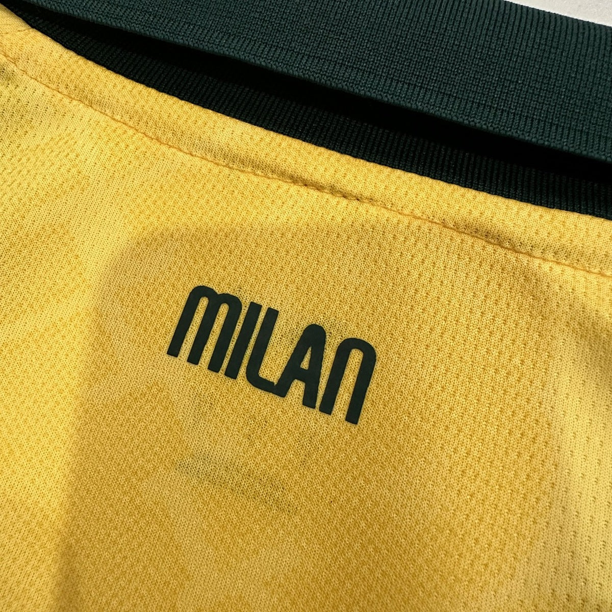 Jersey AC Milan 2025-26 Tercero amarillo, foto 8 de 9