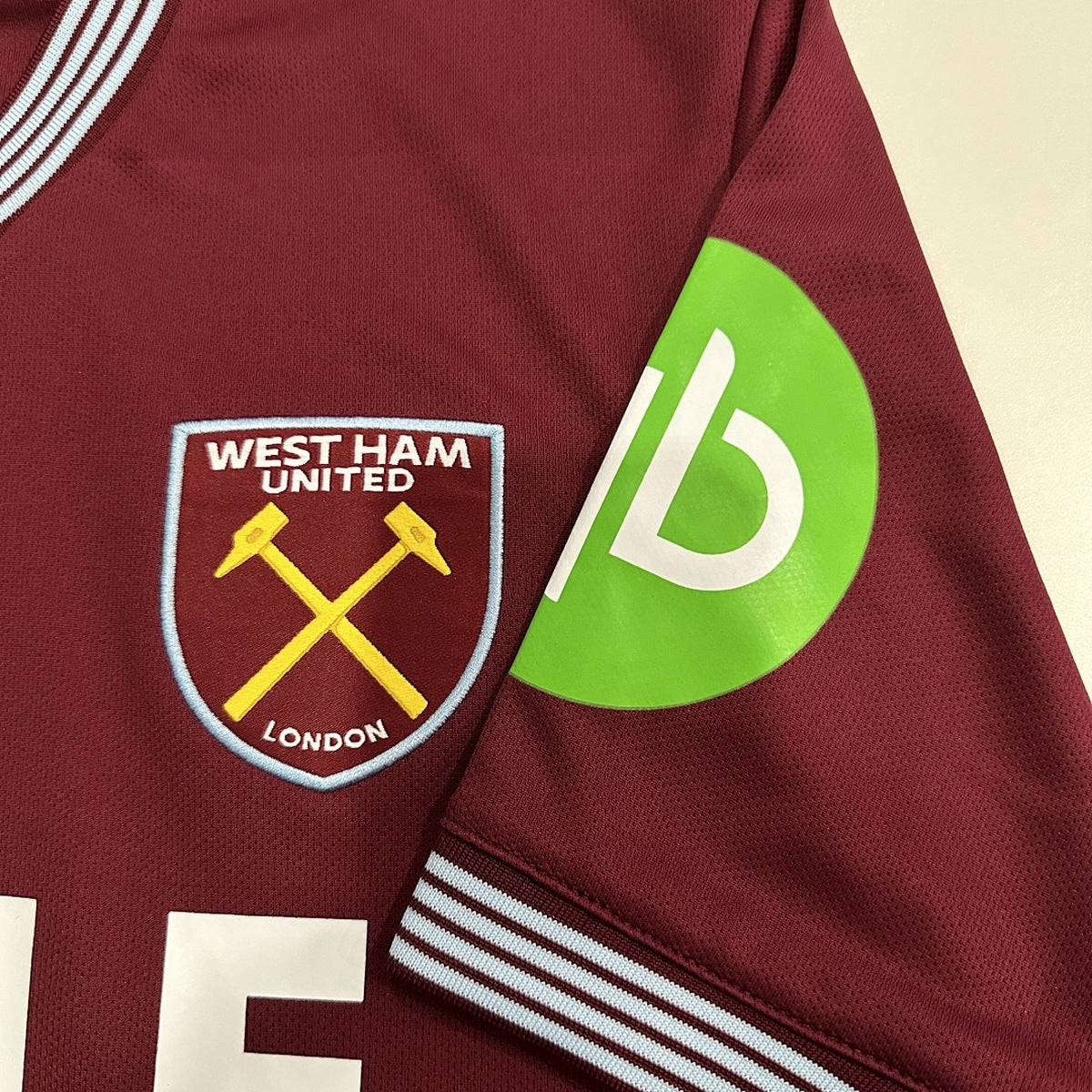 Jersey West Ham United 2025-26 Local rojo, foto 8 de 8