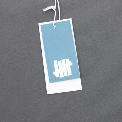 Playera UNDEFEATED Gris, foto 4 de 7