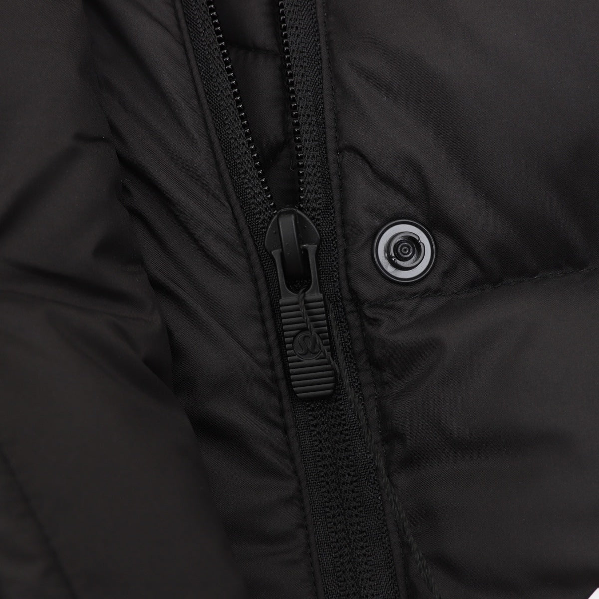 Chaleco lululemon Wunder Puff Negro, foto 2 de 9