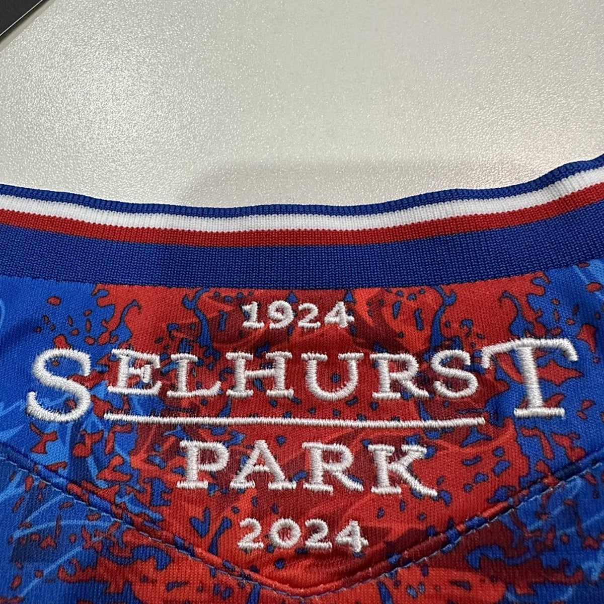 Jersey Crystal Palace 2024-25 Local rojo, foto 8 de 8
