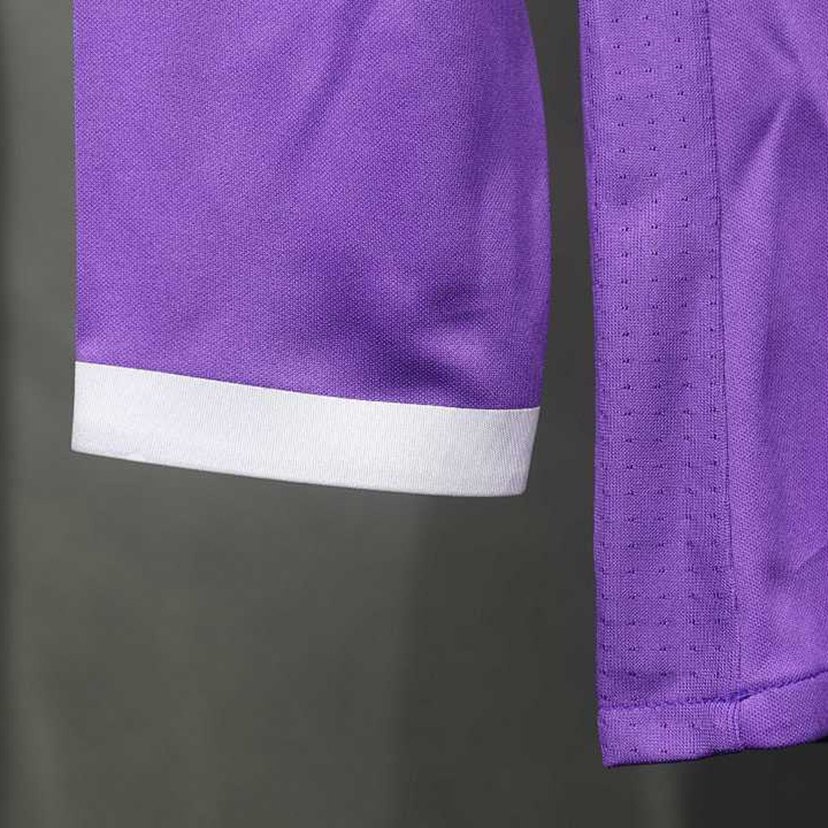 Jersey Real Madrid 2016-17 Visitante morado, foto 9 de 12