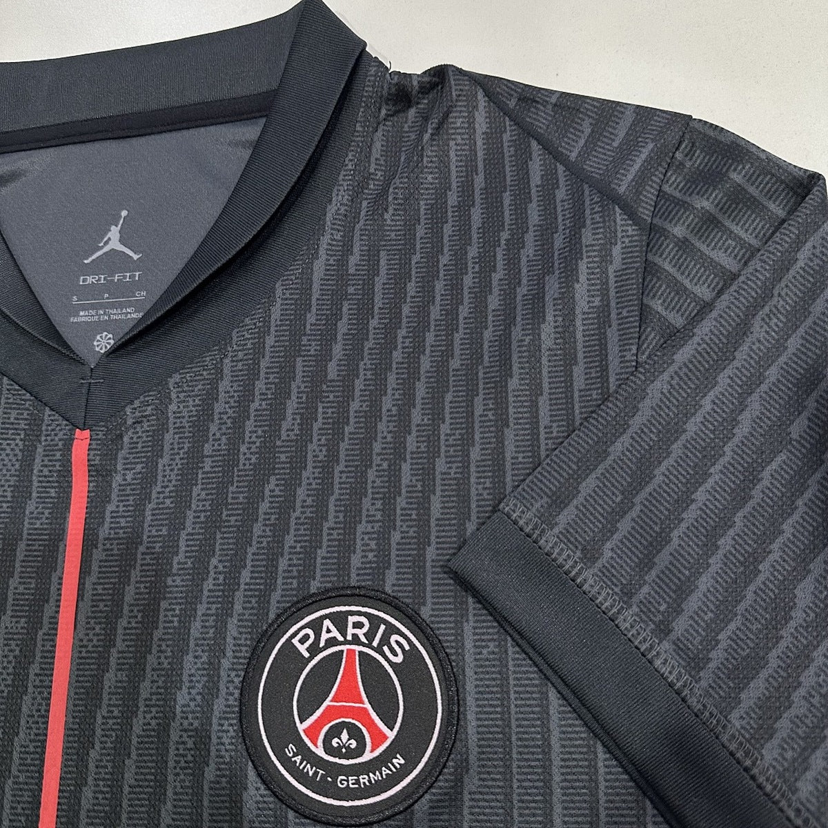 Jersey Paris Saint-Germain 2025-26 Cuarto Uniforme negro, foto 9 de 9