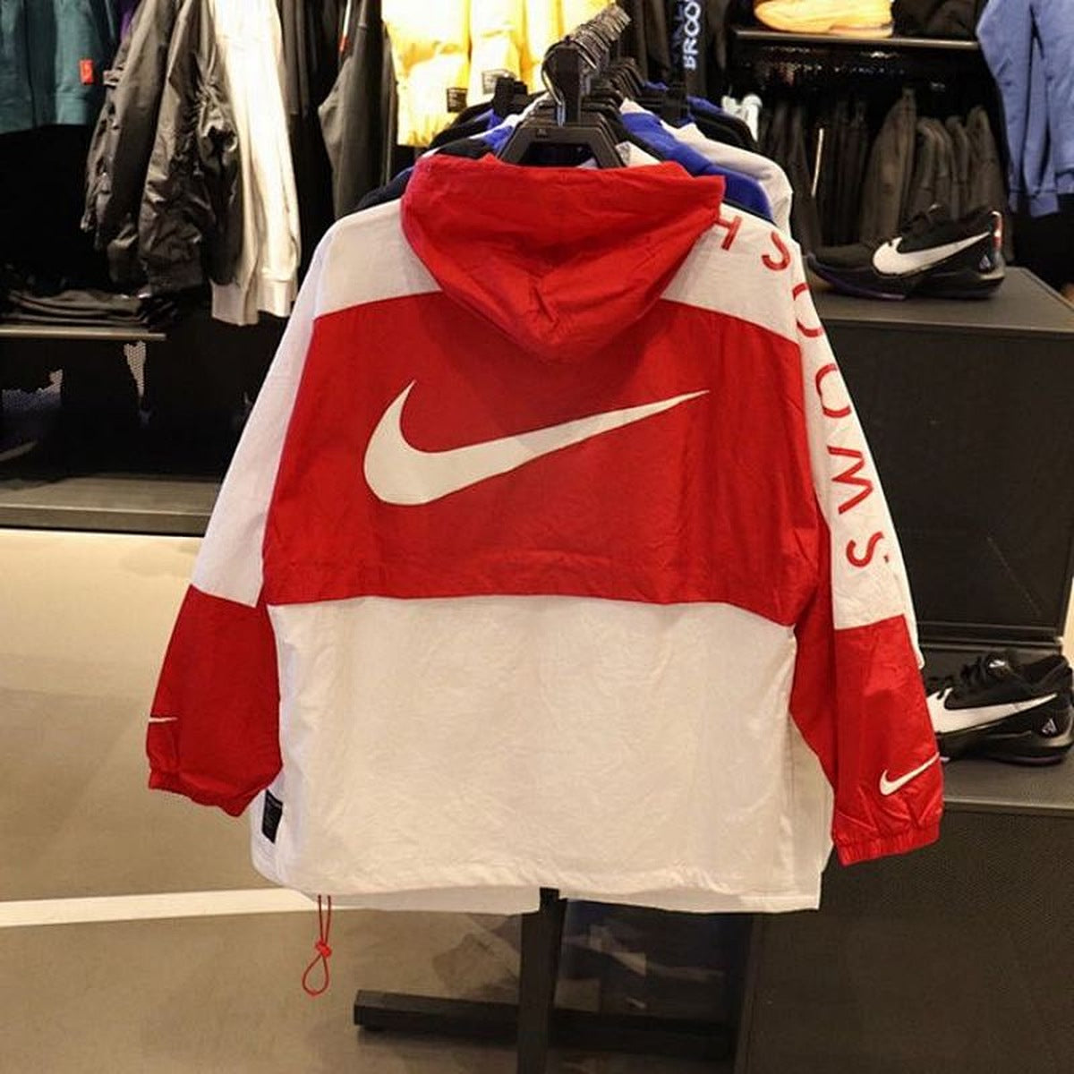 Chamarra Nike Cortavientos Swoosh Grande, foto 8 de 8