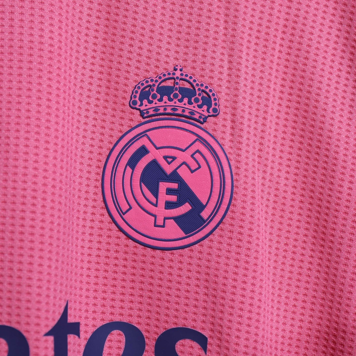 Jersey Real Madrid 2020-21 Visitante rosa, foto 5 de 7
