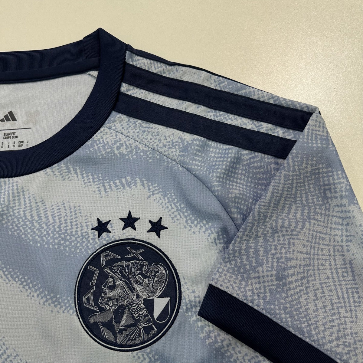 Jersey Ajax 2026-27 Visitante azul, foto 8 de 8