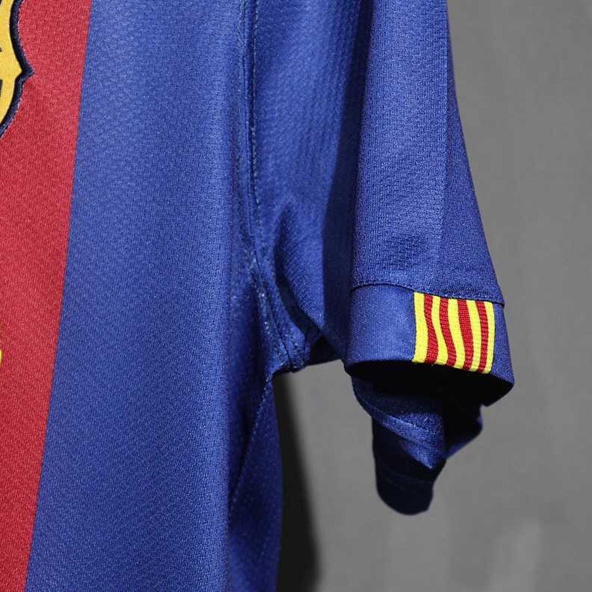 Jersey FC Barcelona 2006-07 Local rojo, foto 4 de 6