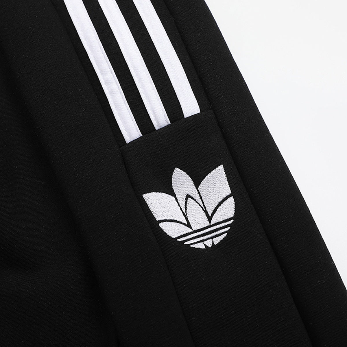 Sudadera adidas Trébol 3D en Manga, foto 8 de 13