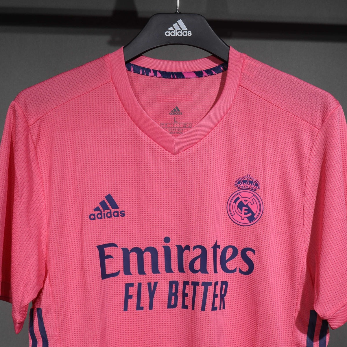 Jersey Real Madrid 2020-21 Visitante rosa, foto 6 de 7