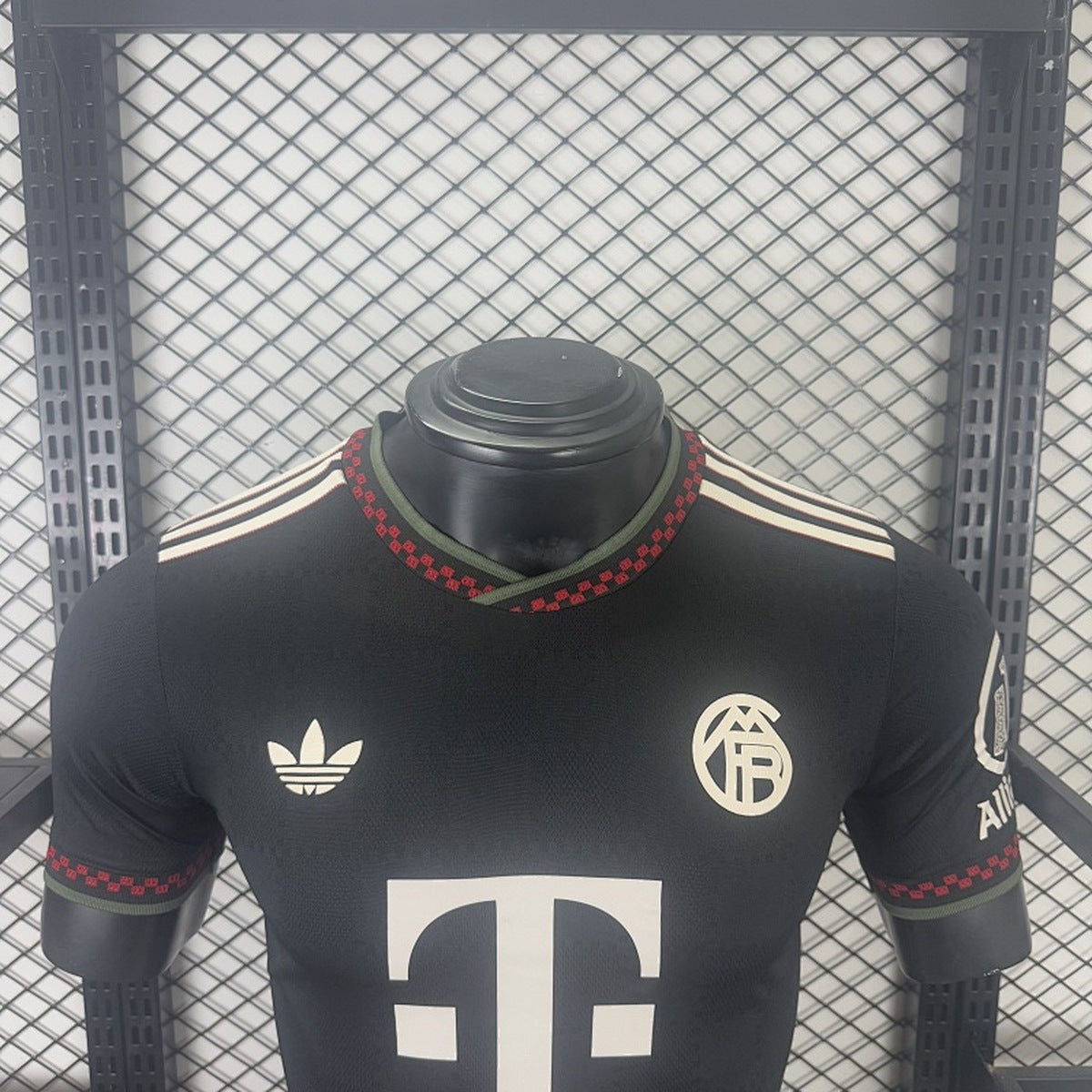 Jersey Bayern Múnich 2025-26 Tercero negro, foto 10 de 11