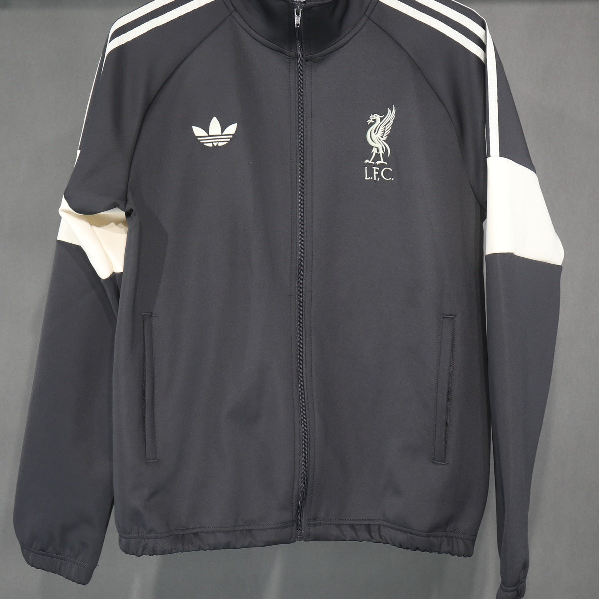 Conjunto Liverpool adidas Retro 2026 Negro, foto 8 de 8