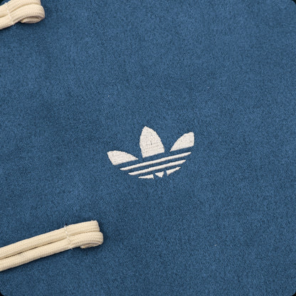 Chamarra adidas Tang Año Nuevo Chino azul marino, detalle del logo