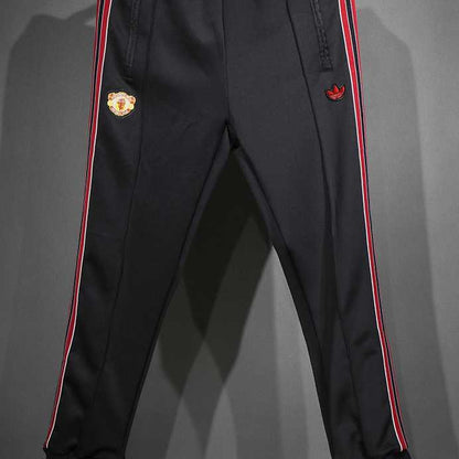 Conjunto Manchester United adidas Clásico Retro Negro, foto 9 de 15
